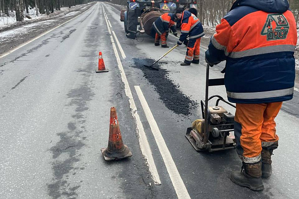Первые работы по устранению ямочности после зимнего сезона