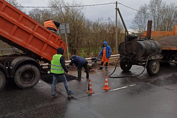 Работы на мосту через ручей Дегольный